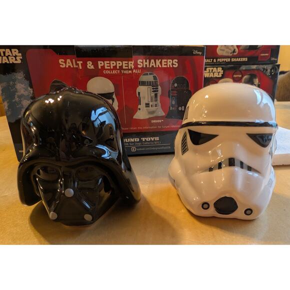 🎃 New Star Wars Ceramic Stormtrooper and Darth Vader Salt and Pepper Shakers - Picture 2 of 4